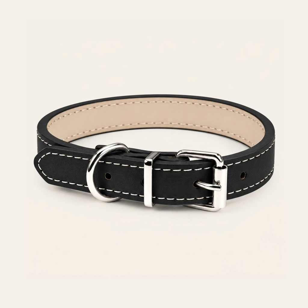 Collier réglable en cuir souple noir avec doublure beige, boucle et anneau en métal argenté