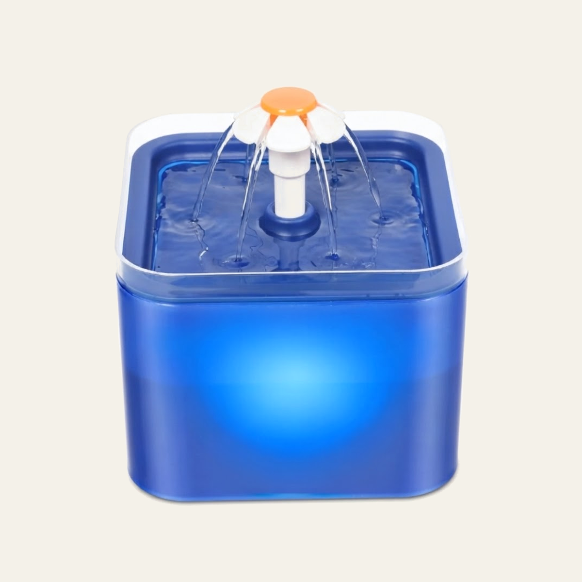 Fontaine à eau pour chat coloris bleu : réservoir carré bleu roi, rebord transparent et fleur blanche à cœur orange d'où l'eau retombe en cascade